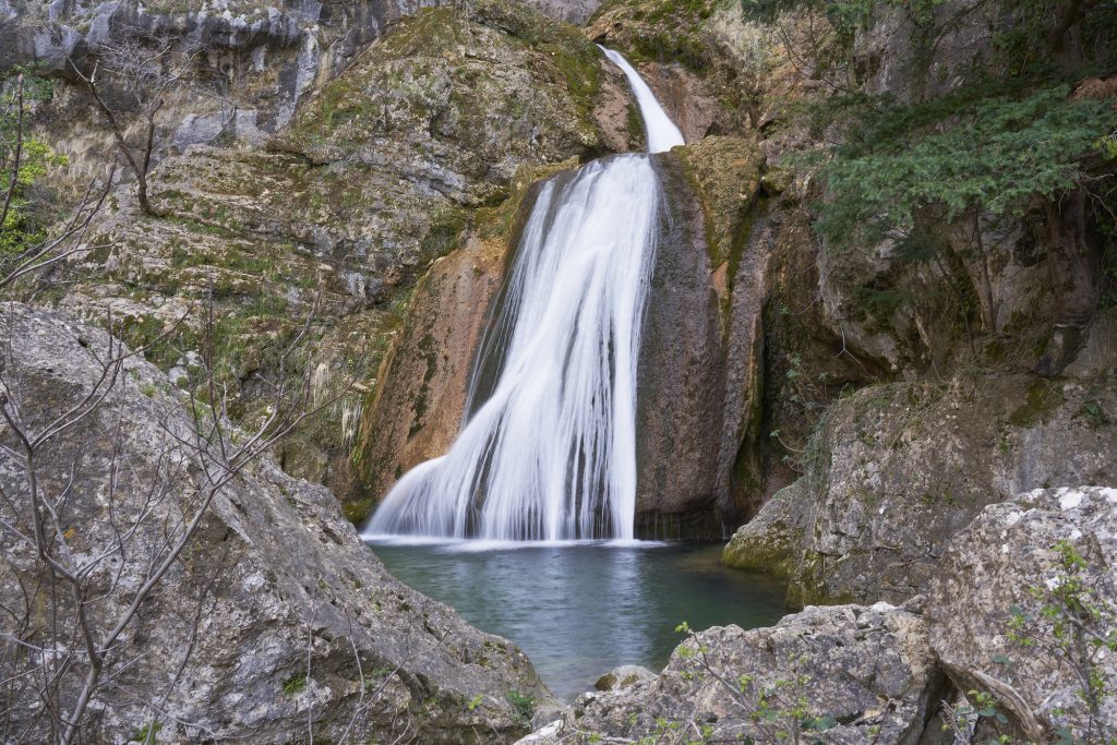Cascada donde nace el Río Mundo, en el Parque Natural de Los Calares (Albacete). - Foto: Depositphotos