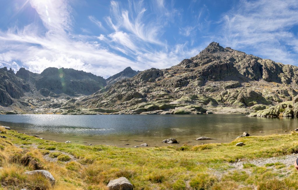 La Sierra de Gredos, uno de los destinos más comunes de la oveja merina en primavera. - Foto: Depositphotos