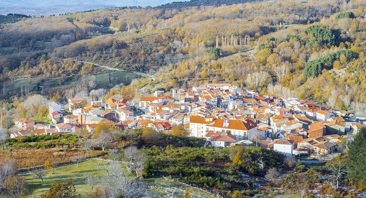 Vista relacionada con Yuste y La Vera: retiro entre montañas